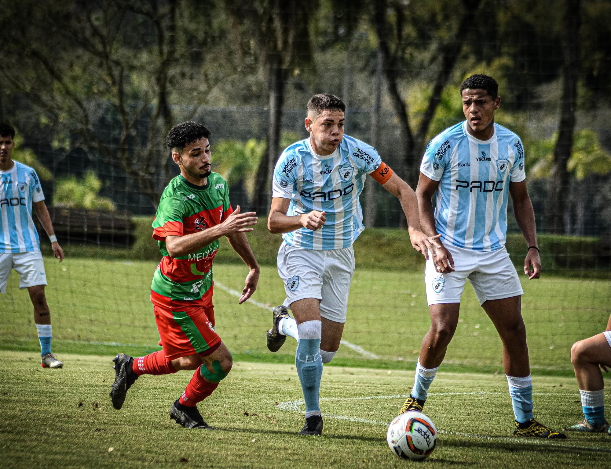 Tubarãozinho vence clássico londrinense e assume a ponta
